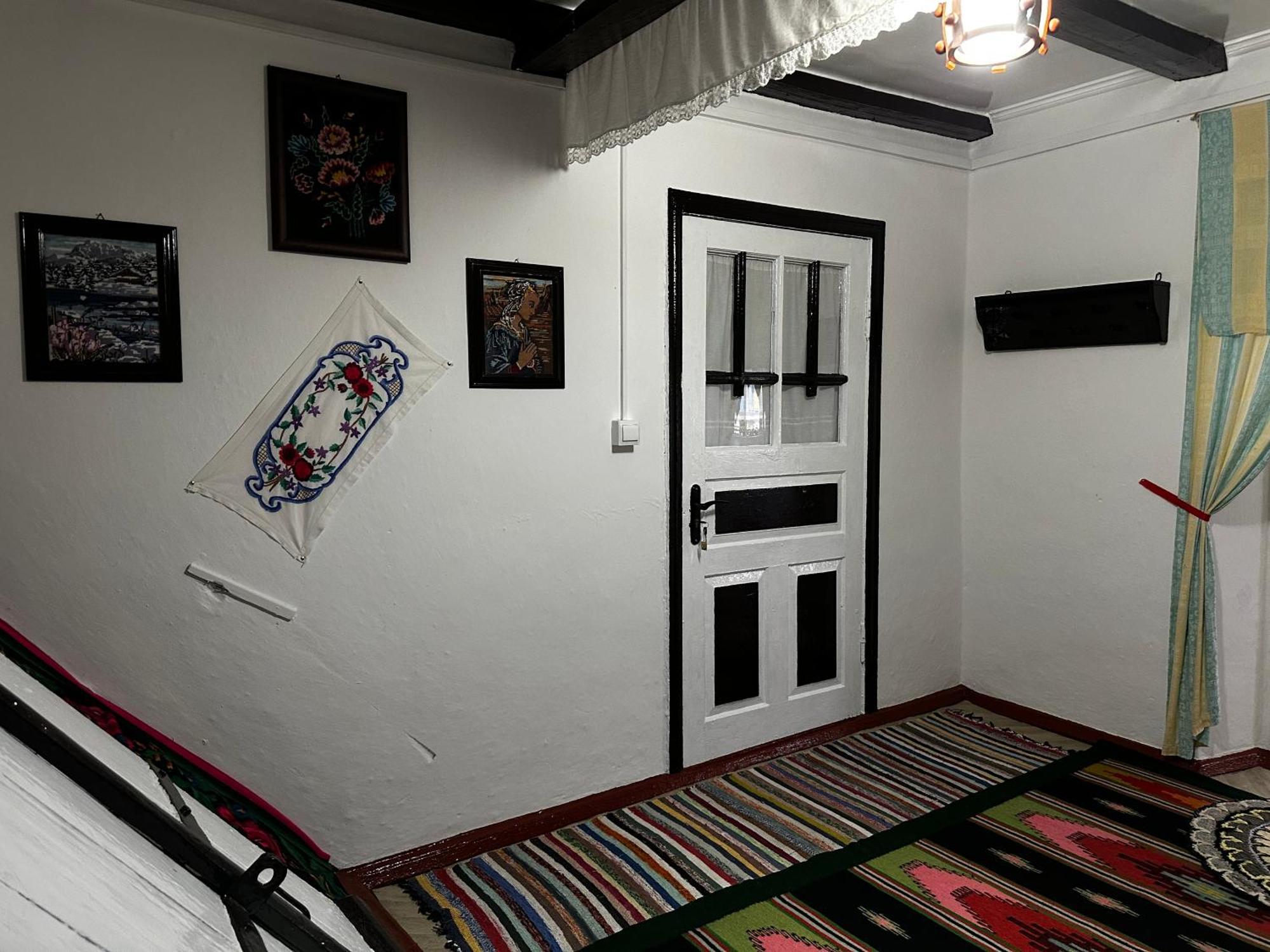 La Madalina Bed & Breakfast Selemet Ngoại thất bức ảnh